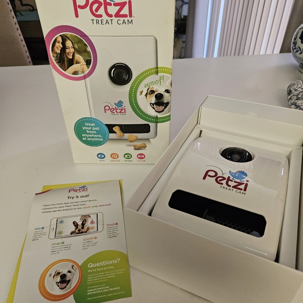 PETZI Treat camera, new in the box